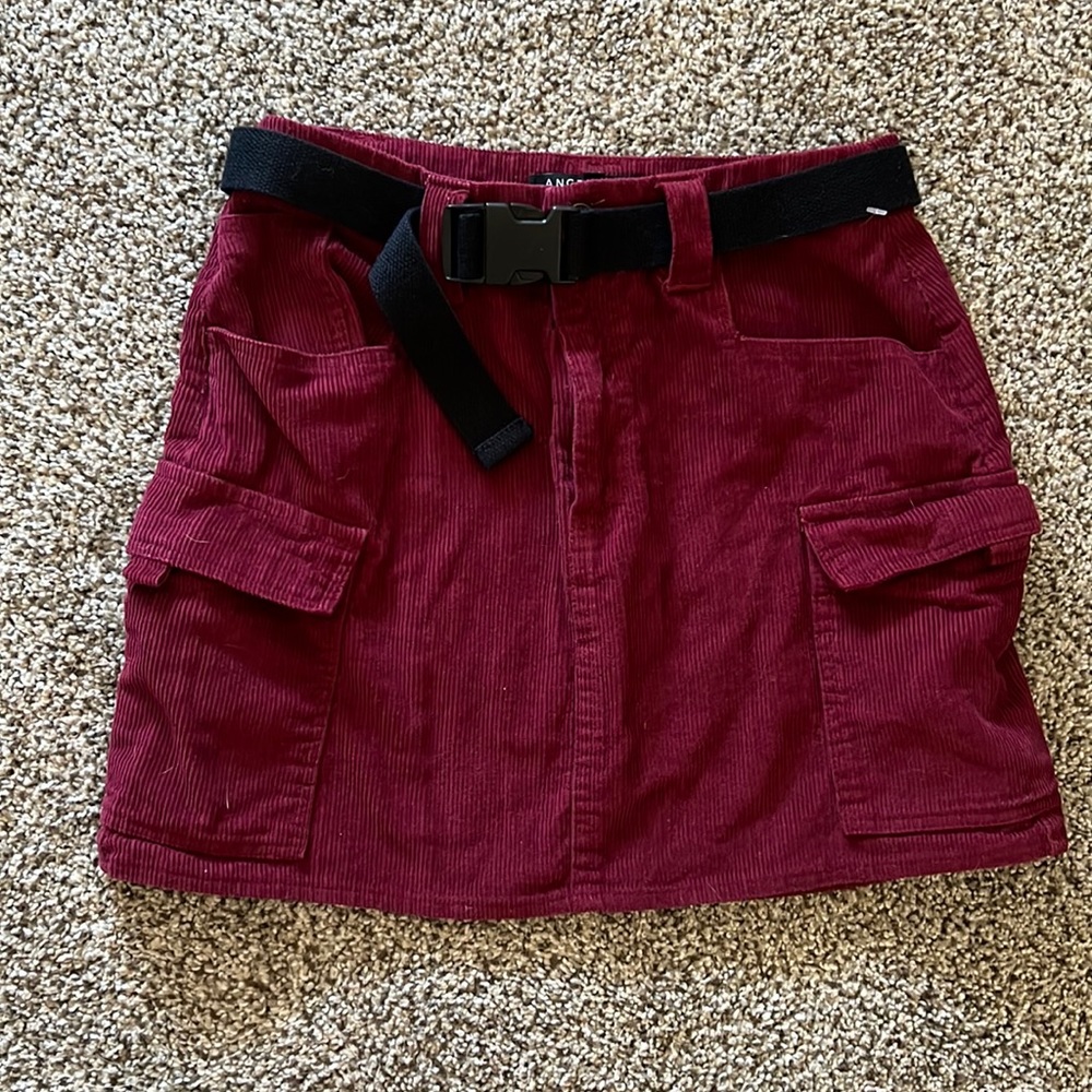 Corduroy maroon mini skirt with black belt, size S